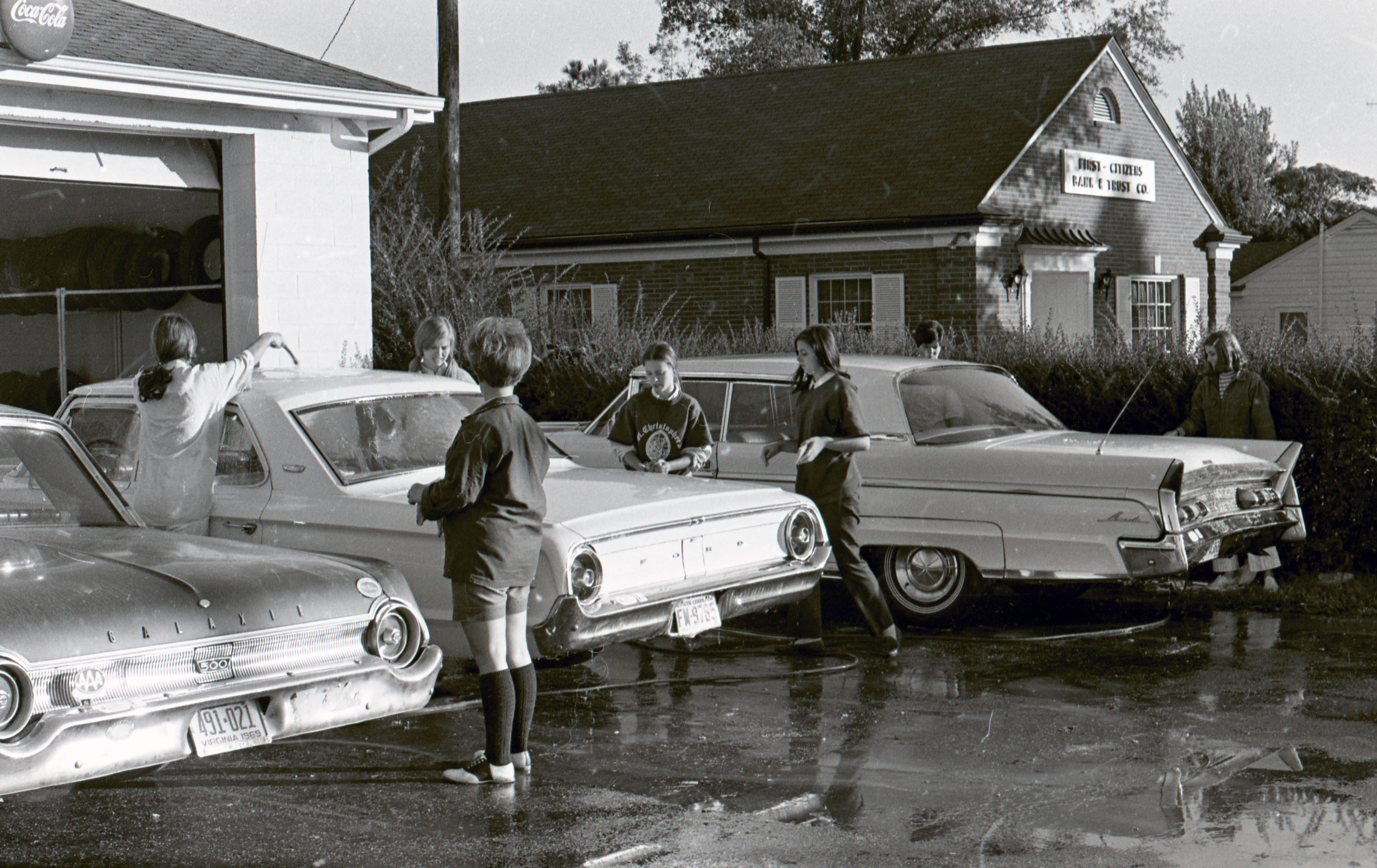 Student car wash at Roy Lee's Garage